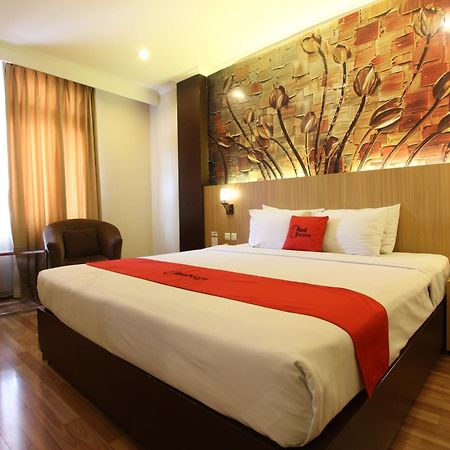 Reddoorz Premium @ Slamet Riyadi 2 Solo Εξωτερικό φωτογραφία