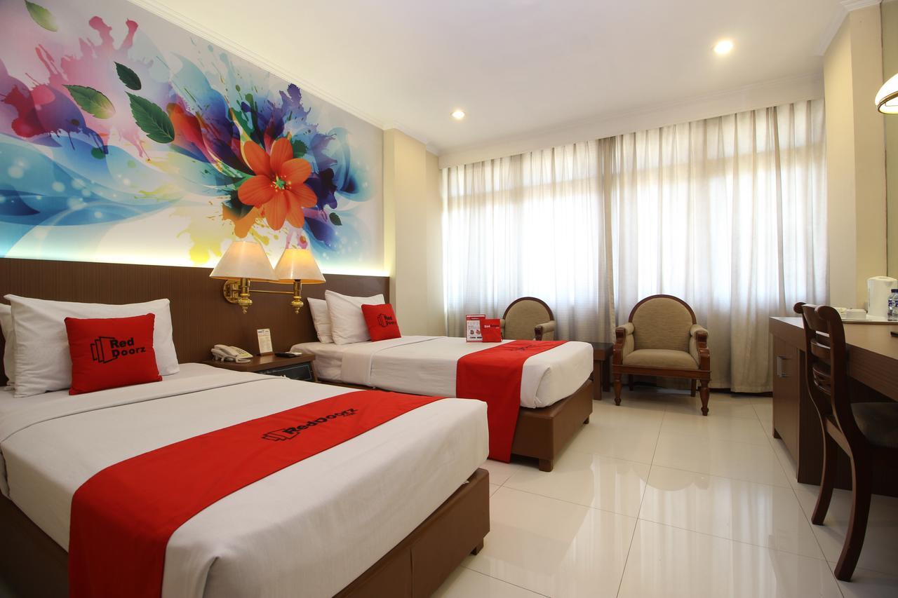 Reddoorz Premium @ Slamet Riyadi 2 Solo Εξωτερικό φωτογραφία