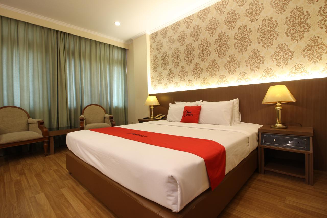 Reddoorz Premium @ Slamet Riyadi 2 Solo Εξωτερικό φωτογραφία