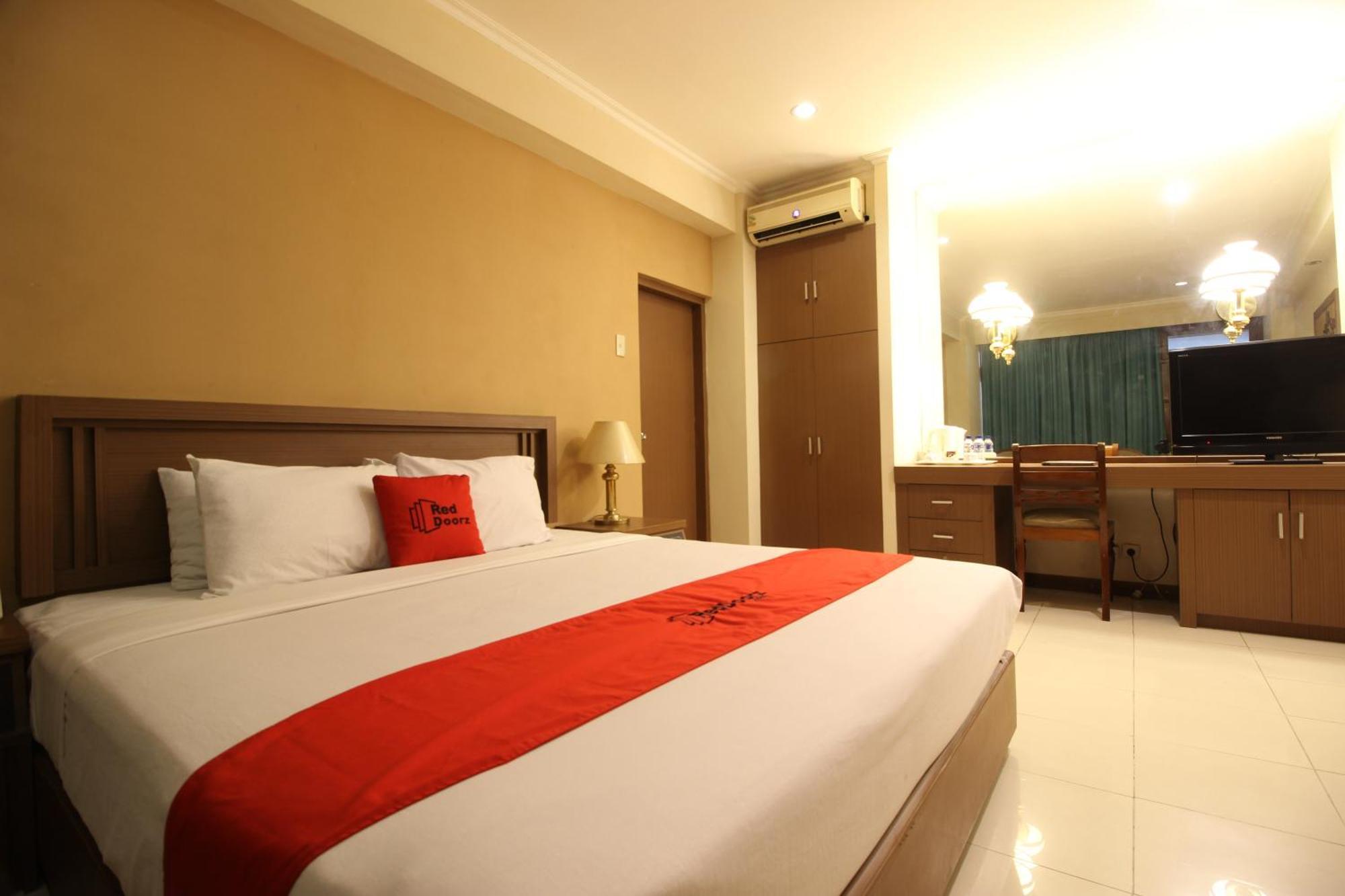 Reddoorz Premium @ Slamet Riyadi 2 Solo Εξωτερικό φωτογραφία