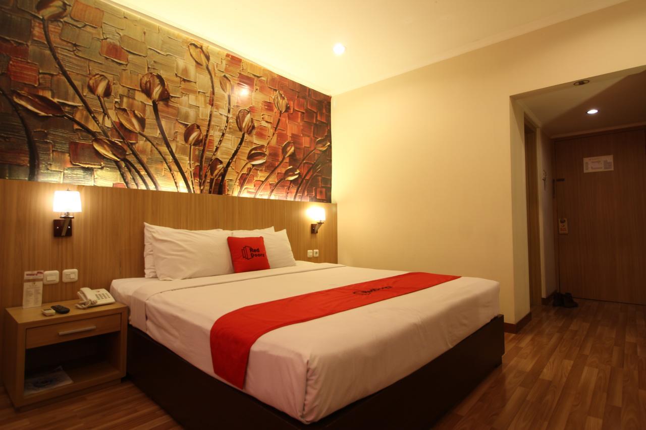 Reddoorz Premium @ Slamet Riyadi 2 Solo Εξωτερικό φωτογραφία