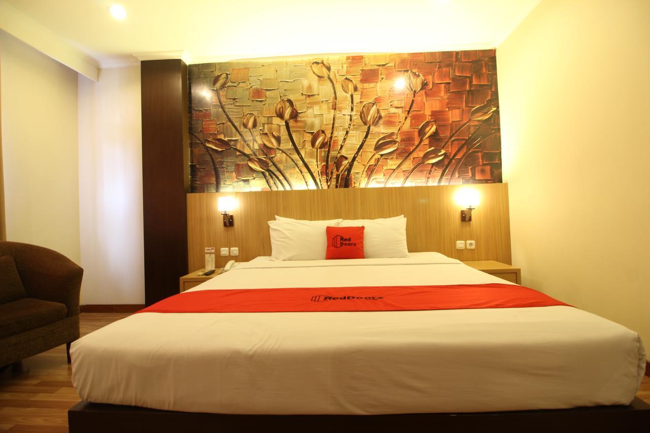 Reddoorz Premium @ Slamet Riyadi 2 Solo Εξωτερικό φωτογραφία