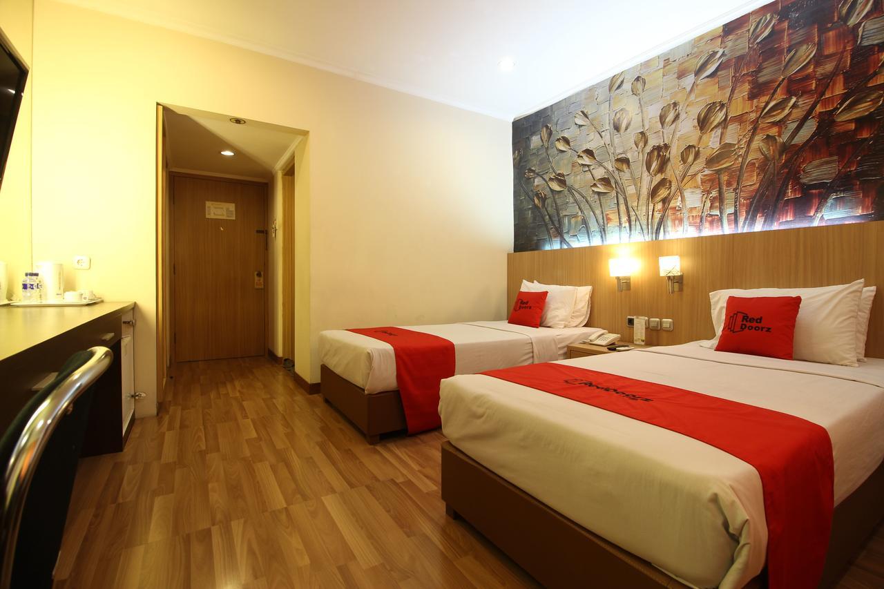 Reddoorz Premium @ Slamet Riyadi 2 Solo Εξωτερικό φωτογραφία