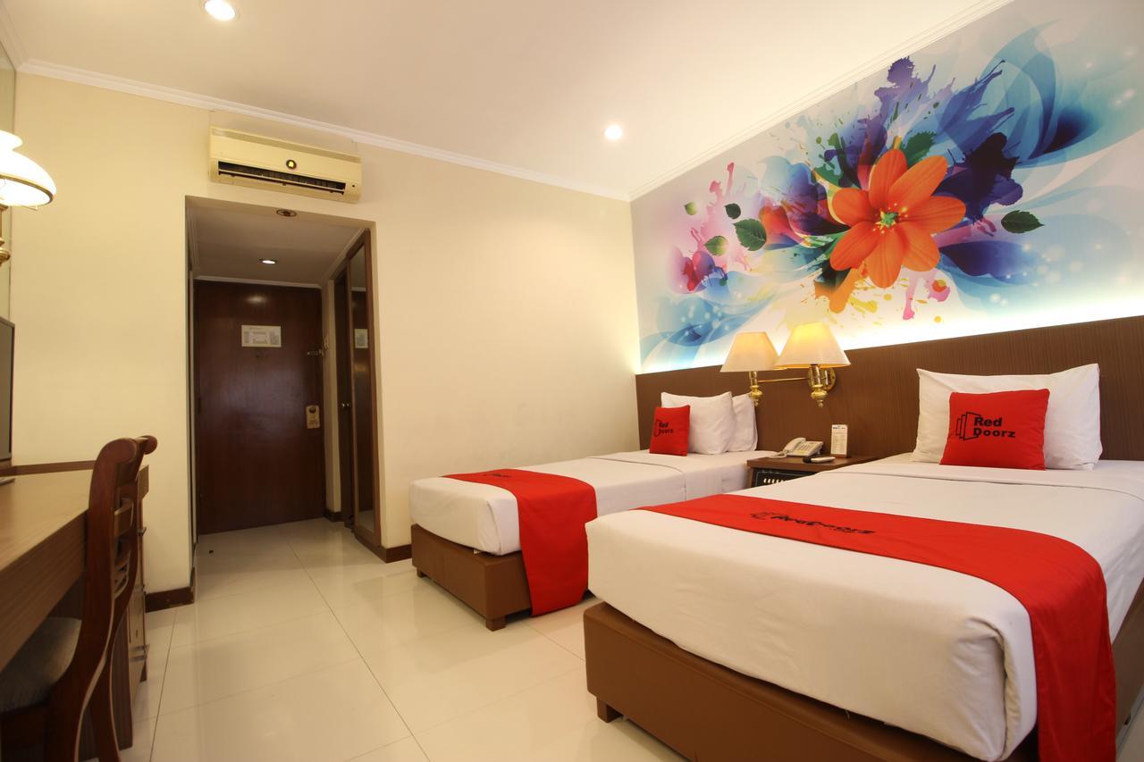 Reddoorz Premium @ Slamet Riyadi 2 Solo Εξωτερικό φωτογραφία