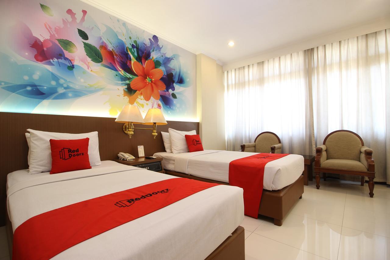 Reddoorz Premium @ Slamet Riyadi 2 Solo Εξωτερικό φωτογραφία