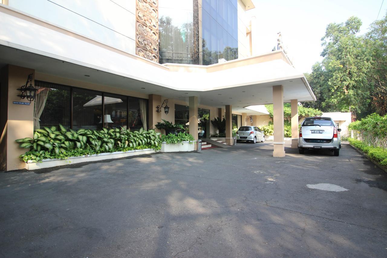 Reddoorz Premium @ Slamet Riyadi 2 Solo Εξωτερικό φωτογραφία