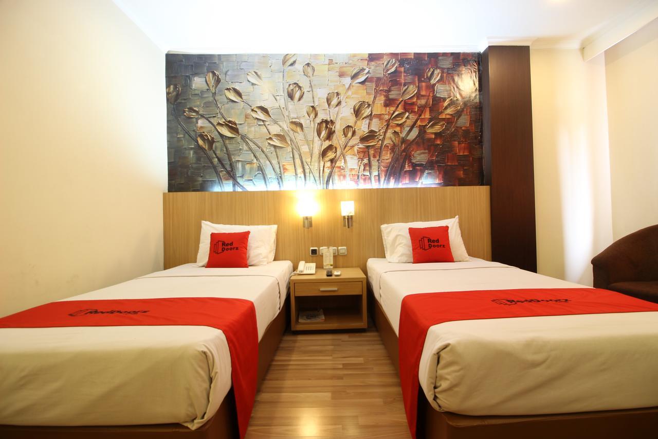 Reddoorz Premium @ Slamet Riyadi 2 Solo Εξωτερικό φωτογραφία