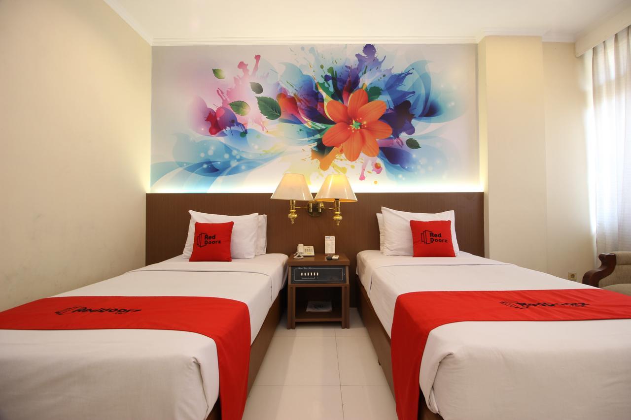 Reddoorz Premium @ Slamet Riyadi 2 Solo Εξωτερικό φωτογραφία