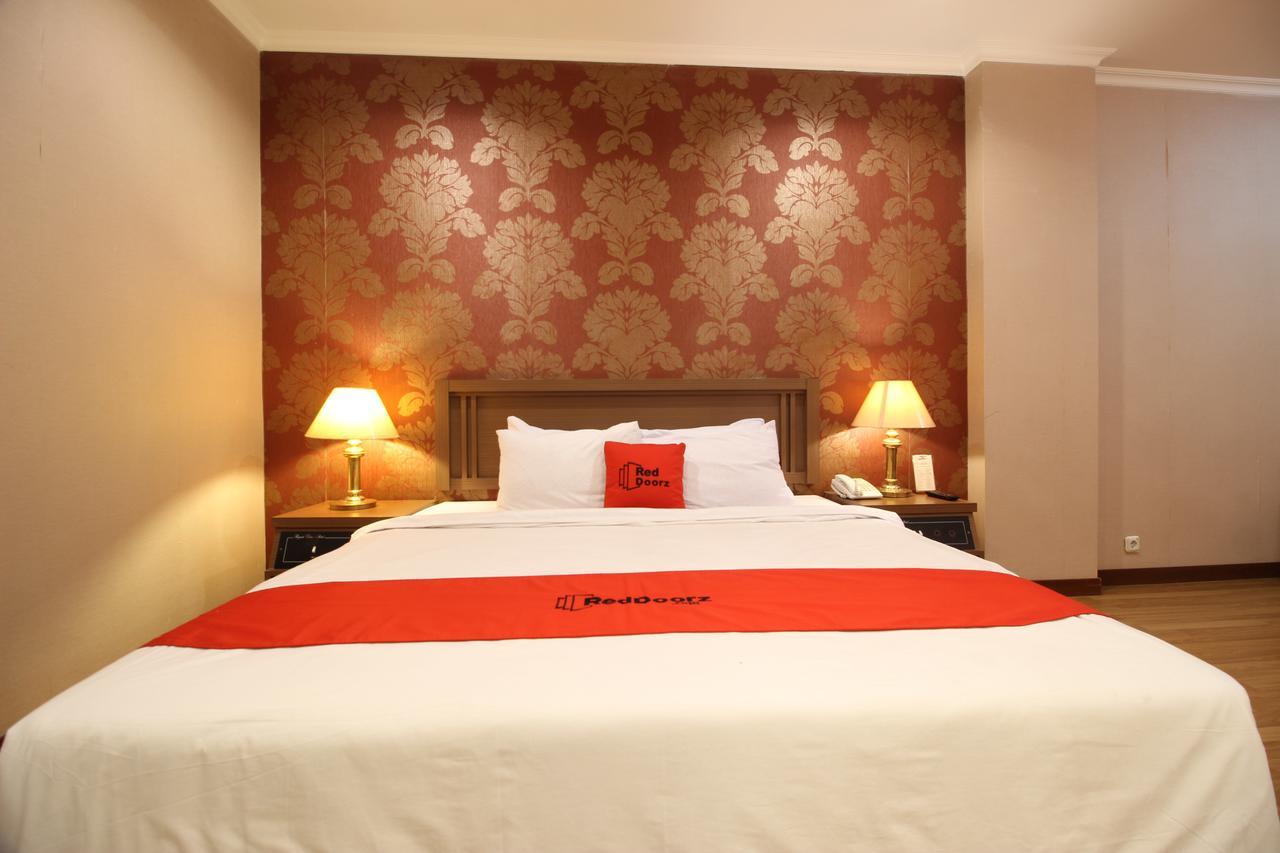 Reddoorz Premium @ Slamet Riyadi 2 Solo Εξωτερικό φωτογραφία