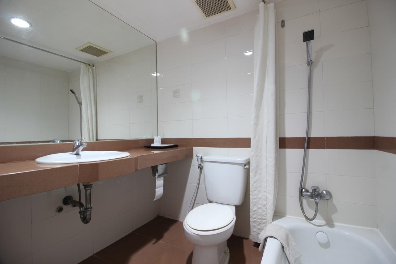 Reddoorz Premium @ Slamet Riyadi 2 Solo Εξωτερικό φωτογραφία