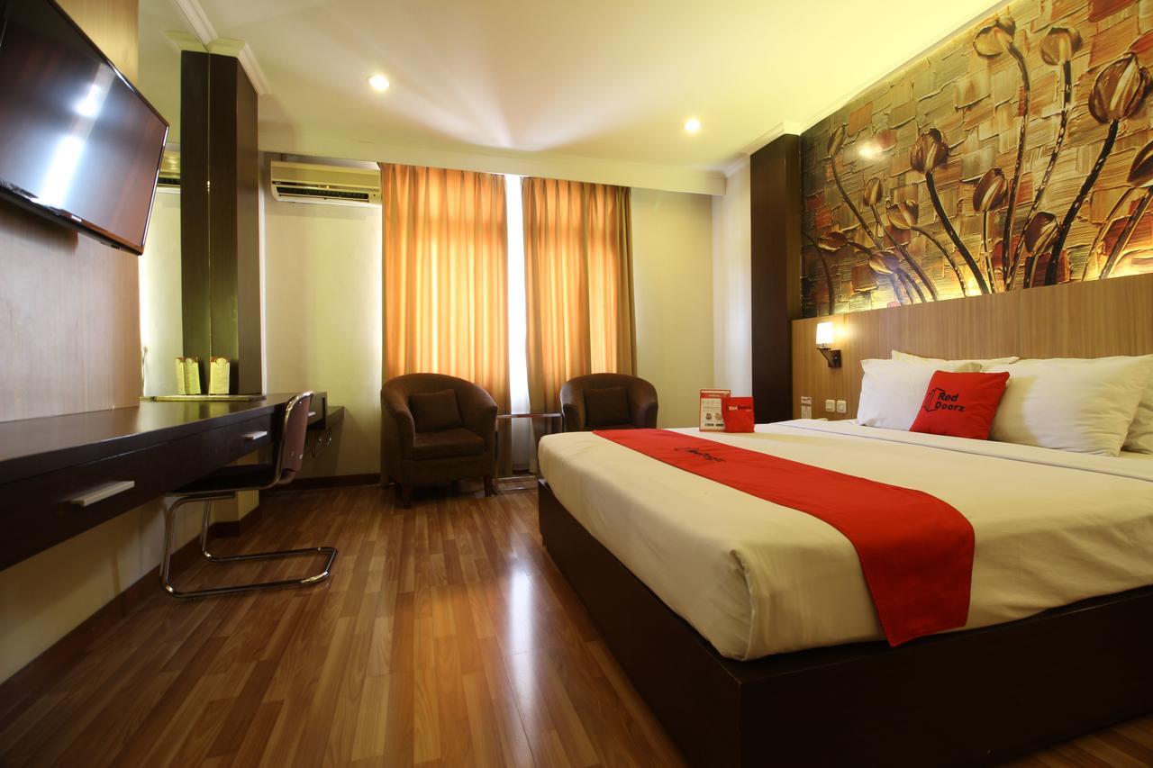 Reddoorz Premium @ Slamet Riyadi 2 Solo Εξωτερικό φωτογραφία