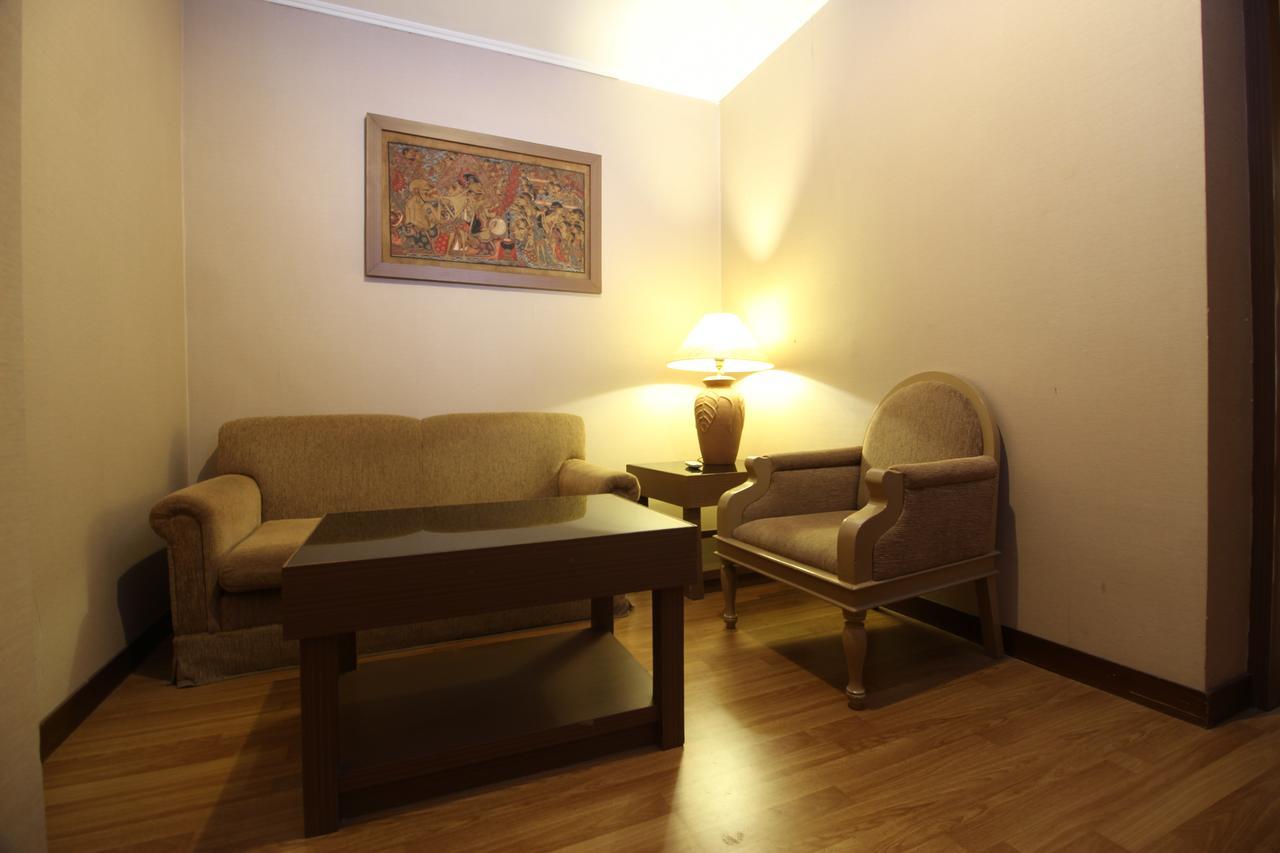 Reddoorz Premium @ Slamet Riyadi 2 Solo Εξωτερικό φωτογραφία