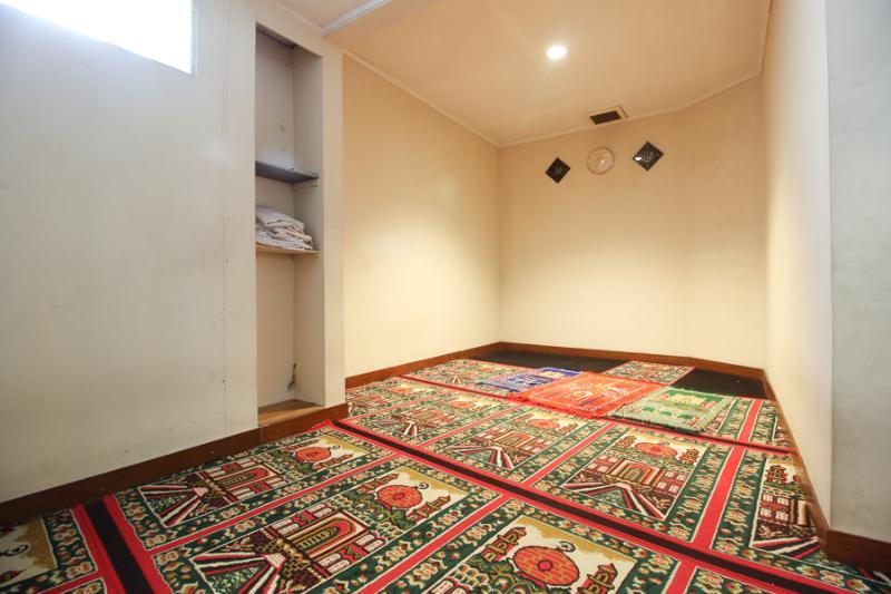 Reddoorz Premium @ Slamet Riyadi 2 Solo Εξωτερικό φωτογραφία