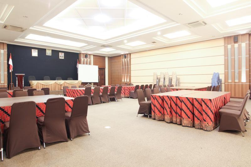 Reddoorz Premium @ Slamet Riyadi 2 Solo Εξωτερικό φωτογραφία