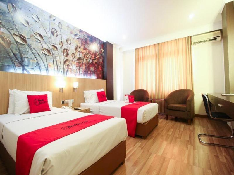 Reddoorz Premium @ Slamet Riyadi 2 Solo Εξωτερικό φωτογραφία